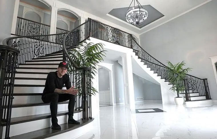 Inside RomanAtwood's Millersport House