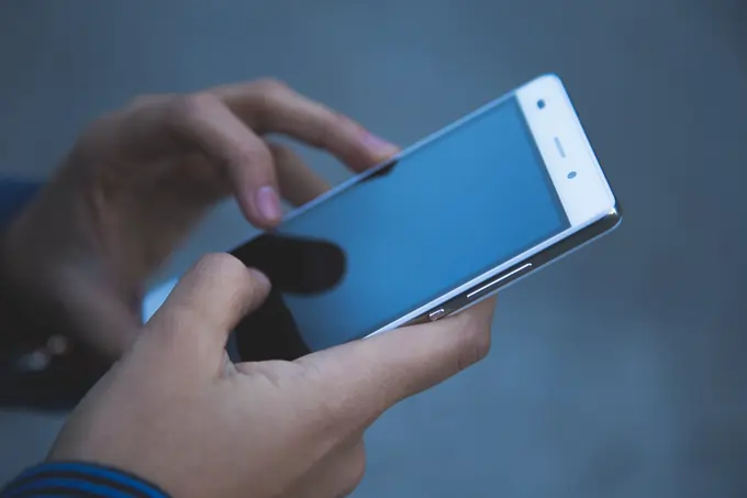 Differences Between Rabbit R1 and Traditional Smartphones