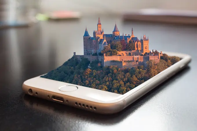 How does it attach magnetically to smartphones