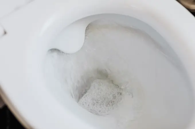 unclog toilet without plunger