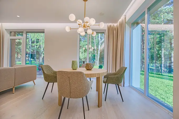 What Are the Key Amenities in Jamie Dimon's House