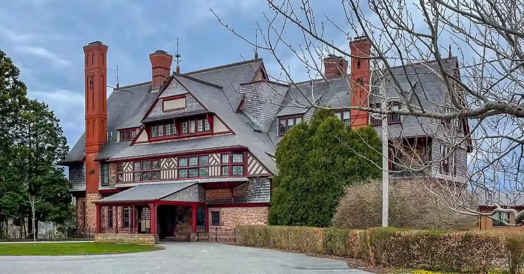 Exterior view of the Regina Hall House showcasing its beautiful architecture and lush surroundings, reflecting the actress’s sophisticated lifestyle.